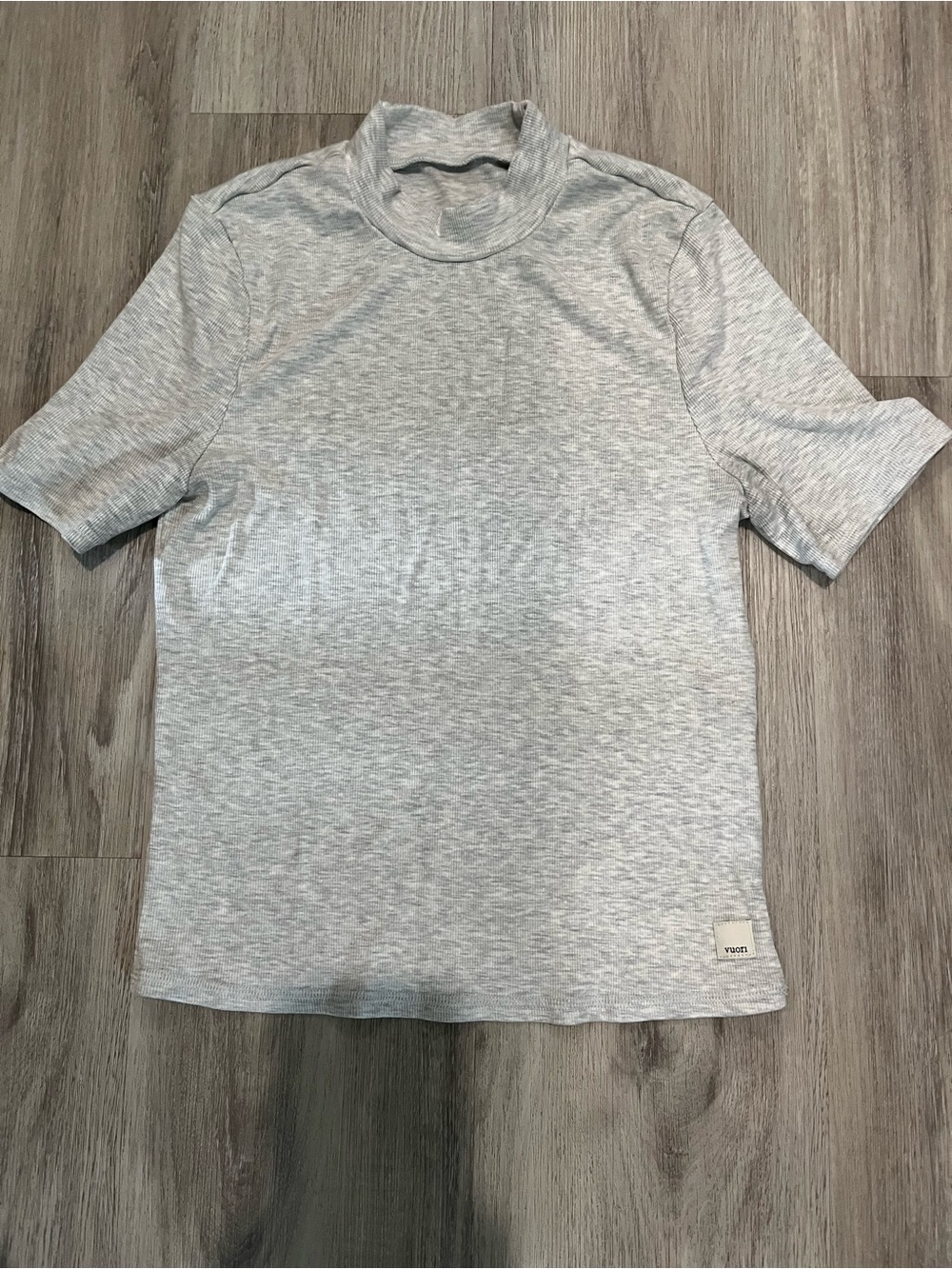 Womens Vuori Short Sleeve MacKenzie Mock Neck Shirt. Small. Heather grey.